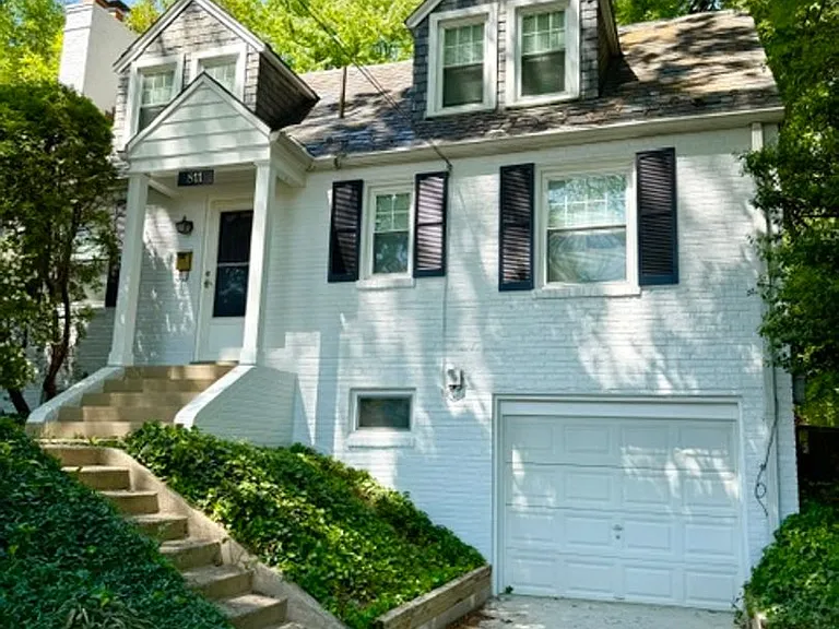 811 Forest Glen Rd — Photo 4
