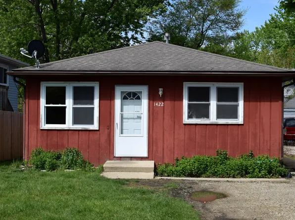 1422 Woodridge Dr, Round Lake Beach, IL 60073