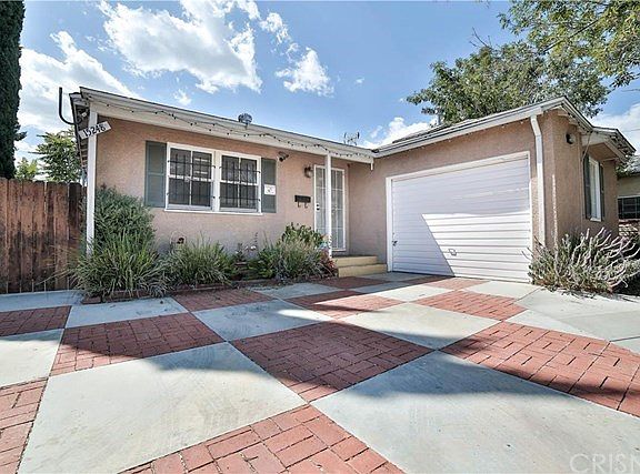 4th image of 15248 Blythe St