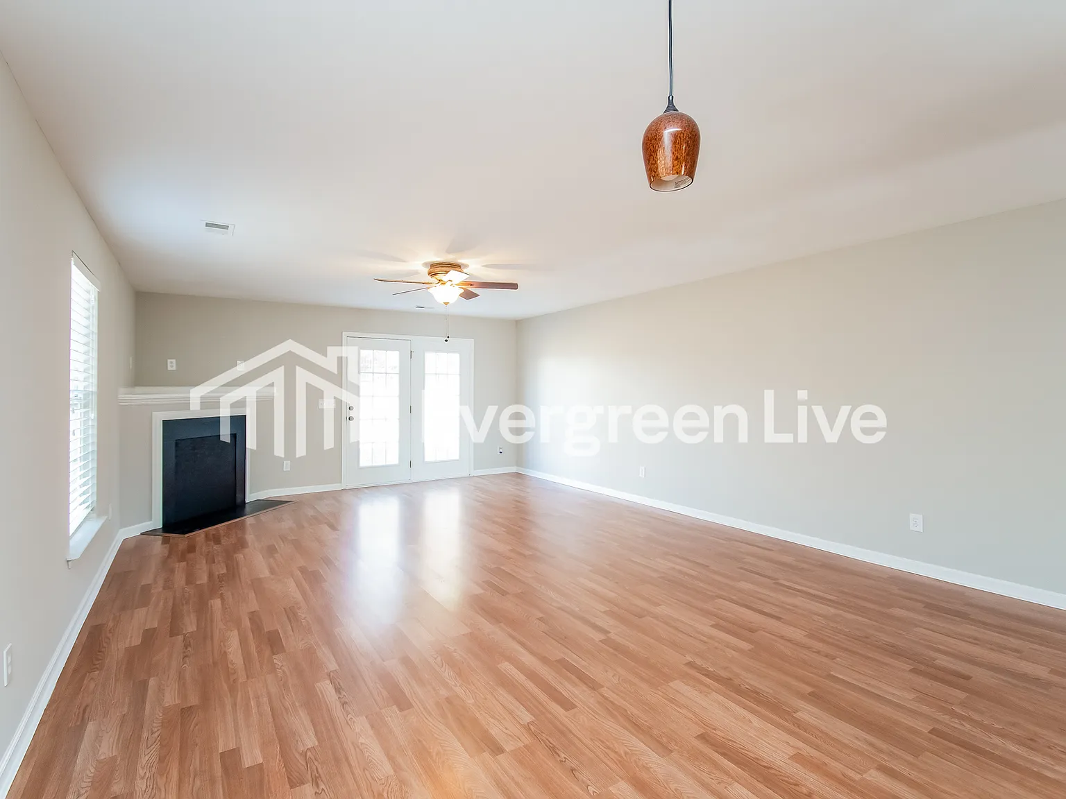 4 bed, 2.0 bath, 1968 sqft, $2,045 — Photo 2