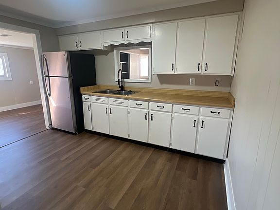5th image of 508 College St