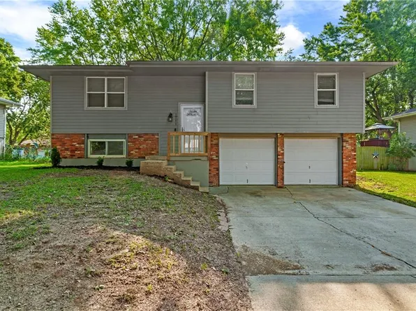 1711 SE Oak St, Oak Grove, MO 64075