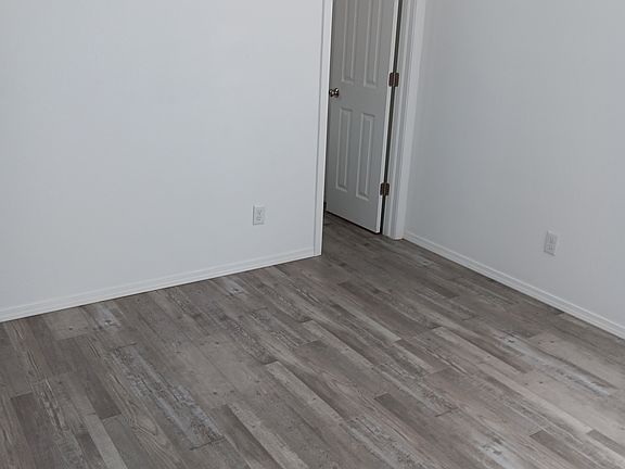 5th image of 920 W Williams Ave #1