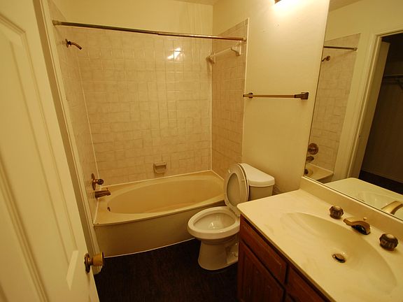 5th image of 7205 Laurelhill Ct S