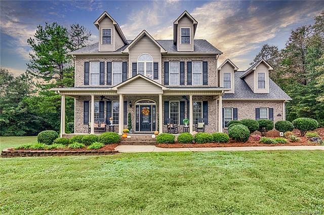 1st image of 810 Cedar Hill Ln