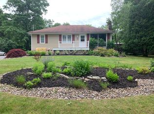 35 Red Barn Rd, Pine Bush, NY 12566