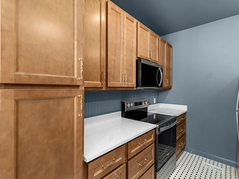 2351 Menard St #B — Photo 12