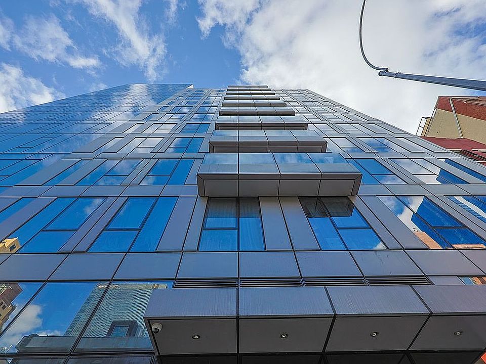 1st image of 300 W 30th St APT 10D