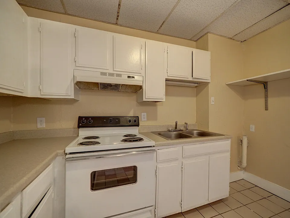 101 S Commonsway Dr #103C