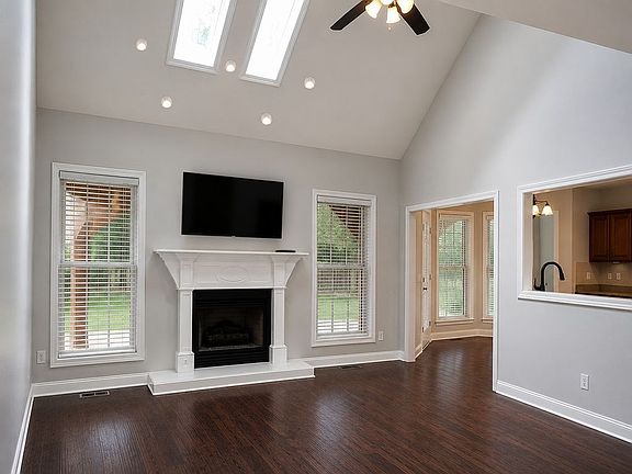 5th image of 112 Spy Glass Dr