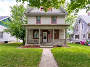 139 Edgewood Ln, West Bend, WI 53095