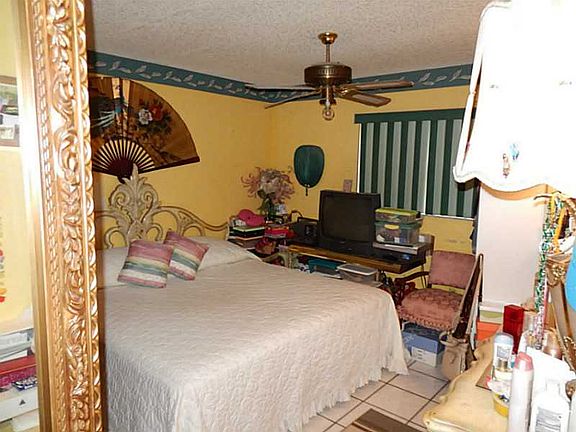 4th image of 221 Jefferson Dr