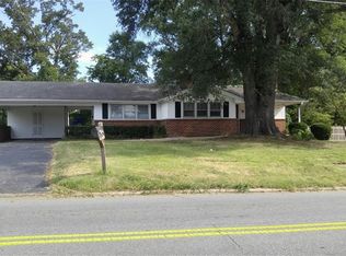 1421 E Meadow Rd, Eden, NC 27288