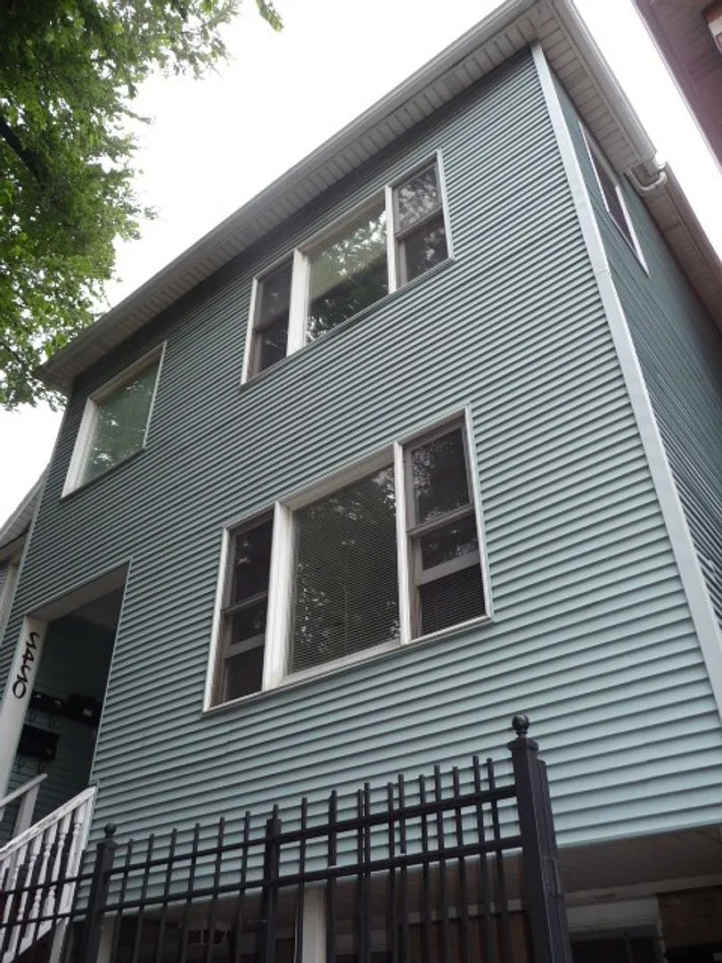 2420 N Greenview — Photo 1