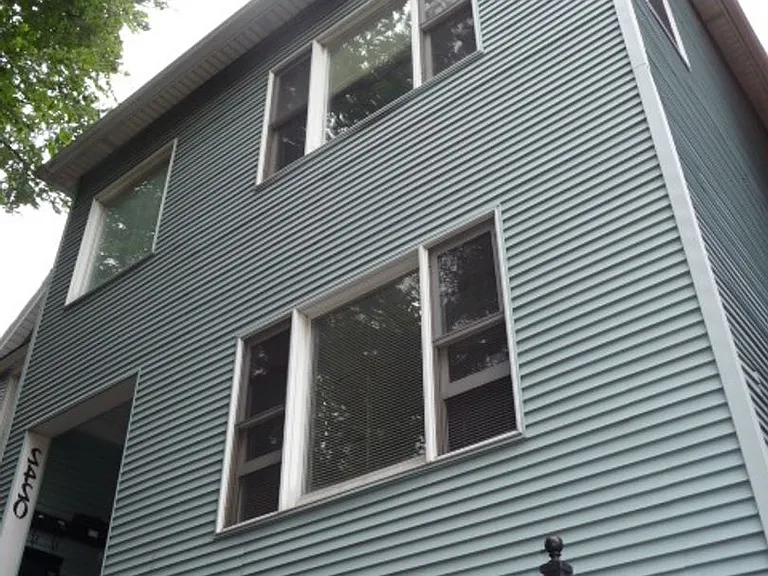 2420 N Greenview Ave — Photo 1