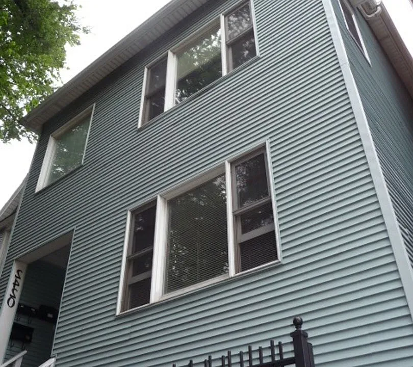 2420 N Greenview Ave
