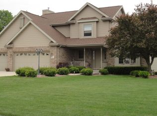 560 Pine Tree Dr, Fond Du Lac, WI 54935