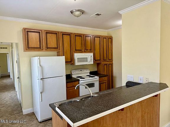3rd image of 12206 Prudie Cir #B