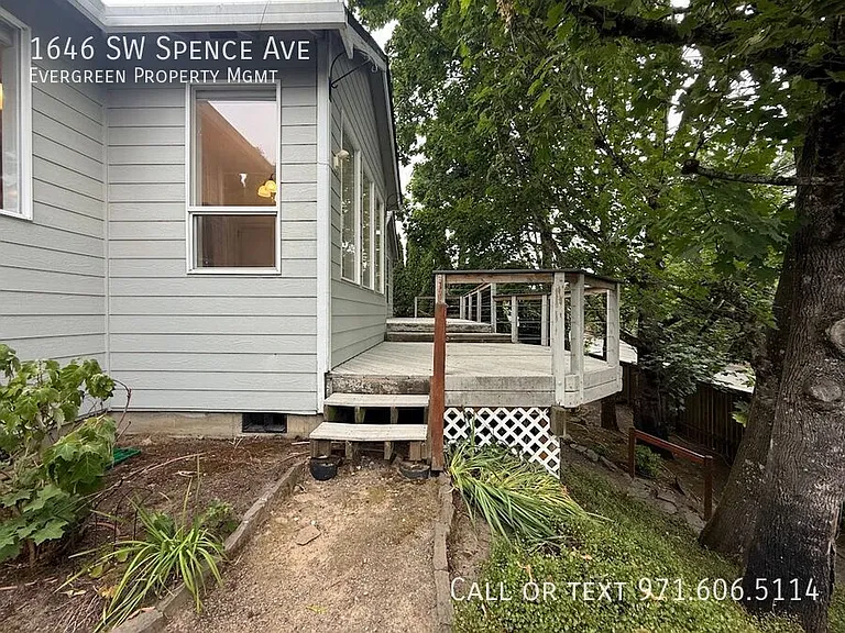 1646 SW Spence Ave — Photo 37