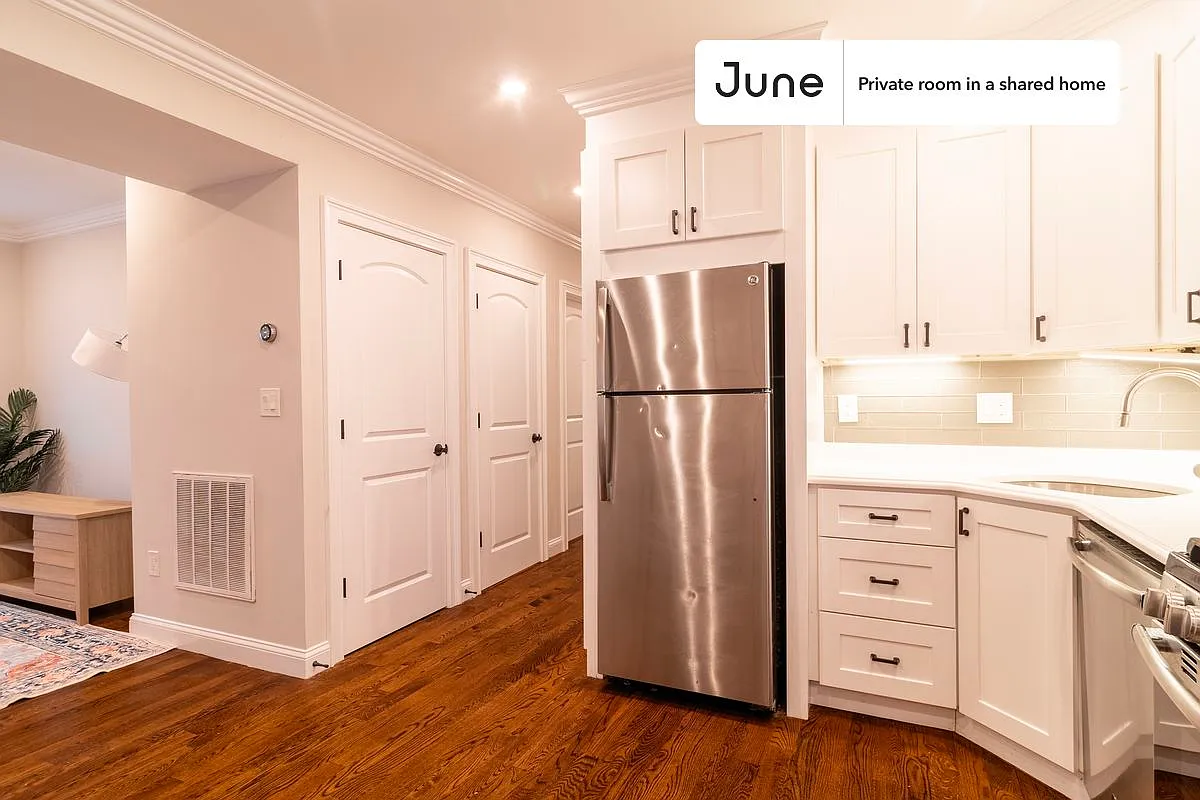Queen bedroom in 4 bed/1.5 bath home in Somerville #1798 A — Photo 3