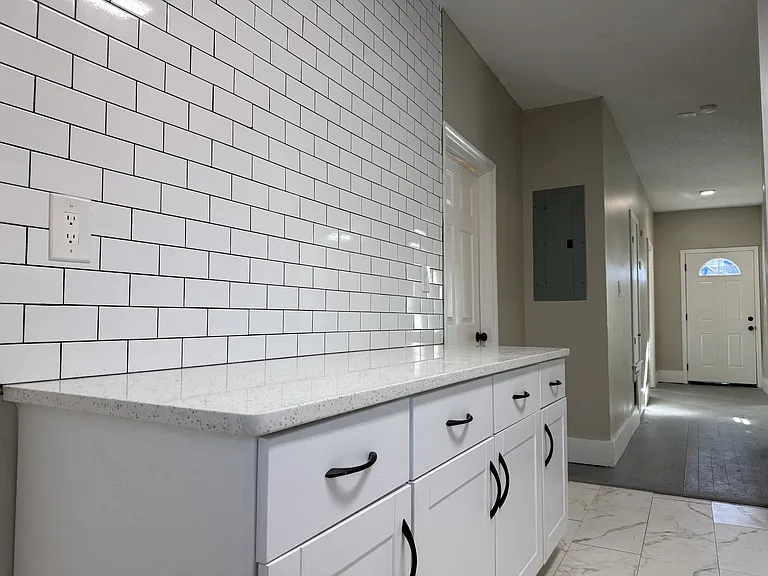 728 W 39th St — Photo 15