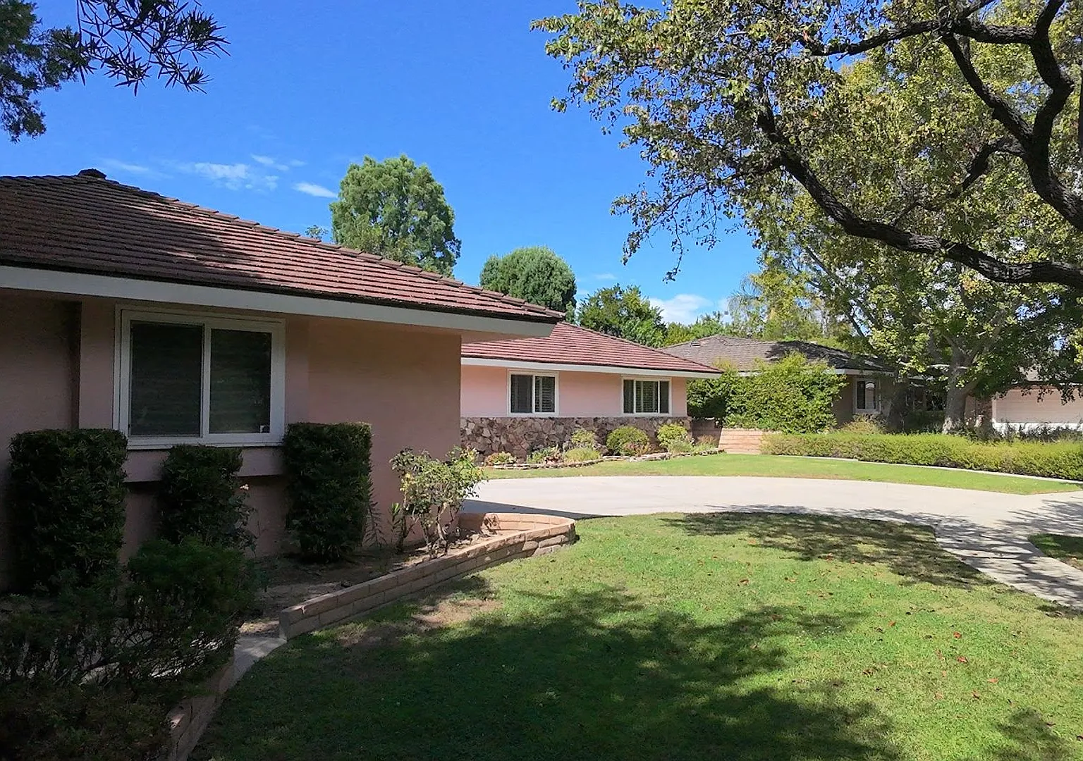 For Lease! Spacious 4 Bedroom, 2 1/2 Bathroom, Northridge Home! Ready for Move-In! — Photo 4
