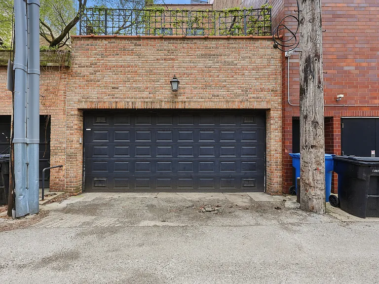 22 E Division St — Photo 41