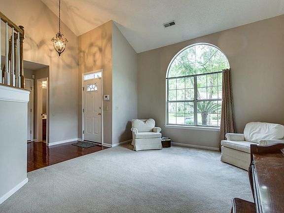 4th image of 205 Essex Dr
