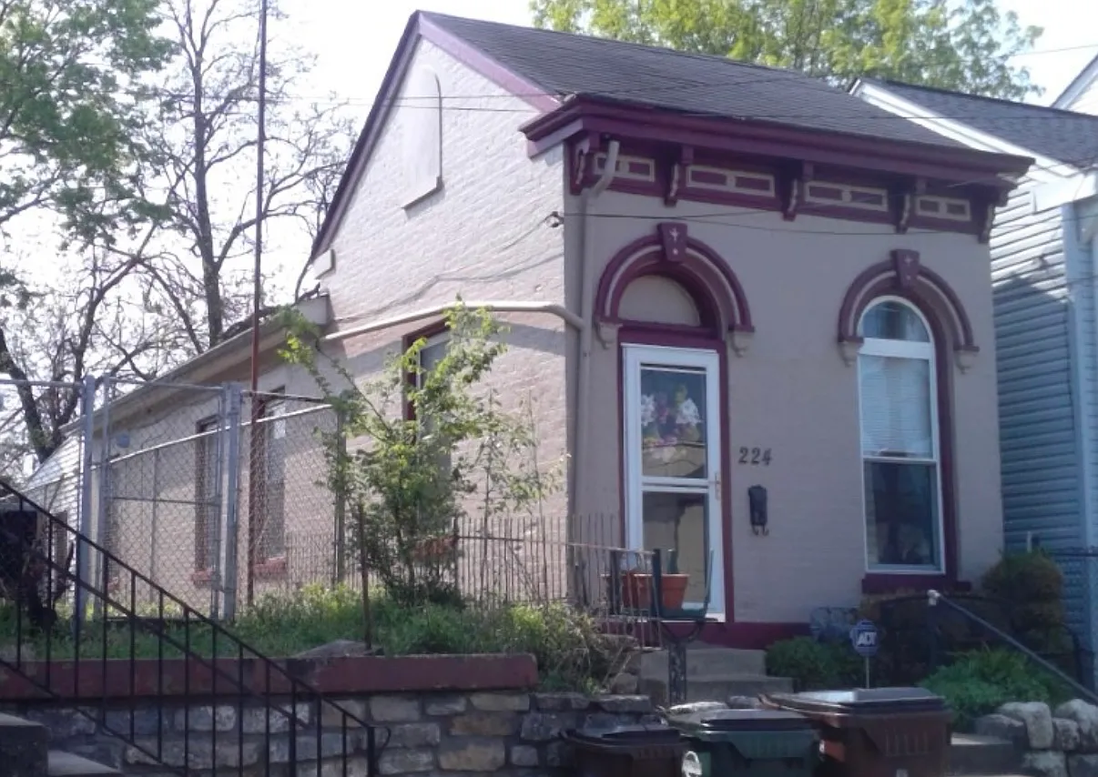 1 bed, 900 sqft, $1,300 — Photo 1