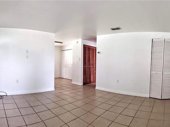 2nd image of 1409 Crescent Pl