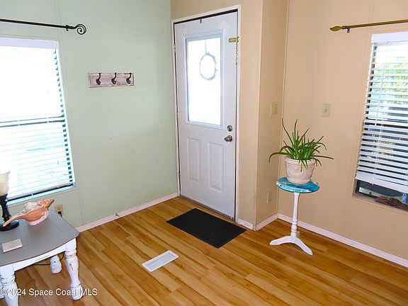 4th image of 618 Papaya Cir