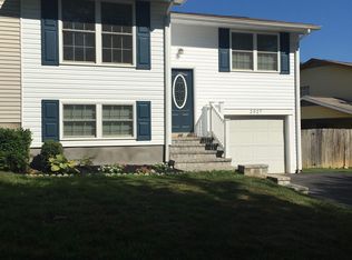 2527 Vivaldi Ln, Gambrills, MD 21054