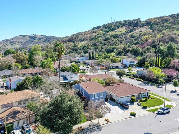 2nd image of 6194 Chesbro Ave