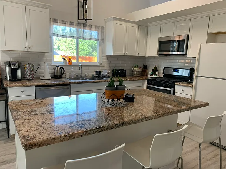 529 Shell Dr — Photo 2
