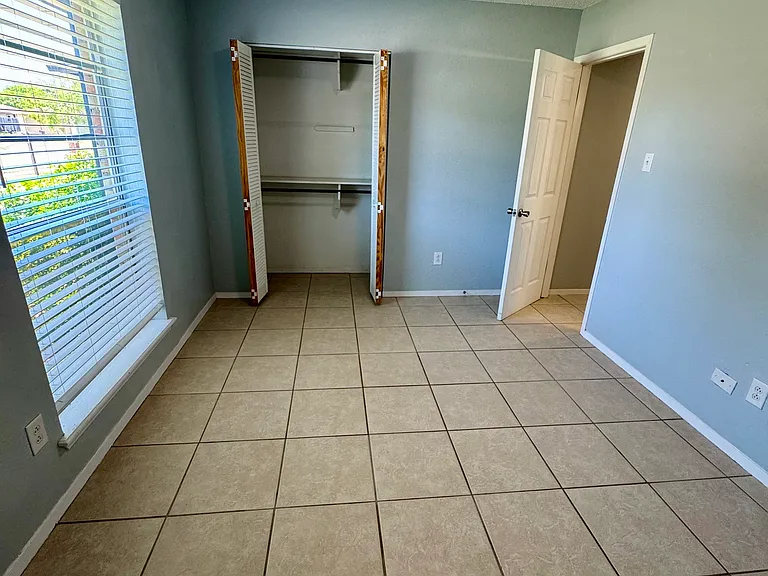 214 Portsmouth Dr — Photo 32