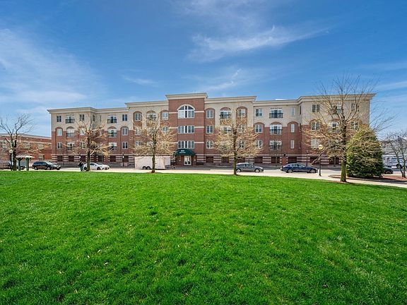 2nd image of 500 Union St #5404