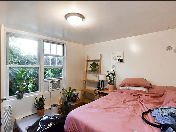 5th image of 213 N 5th St APT 1R