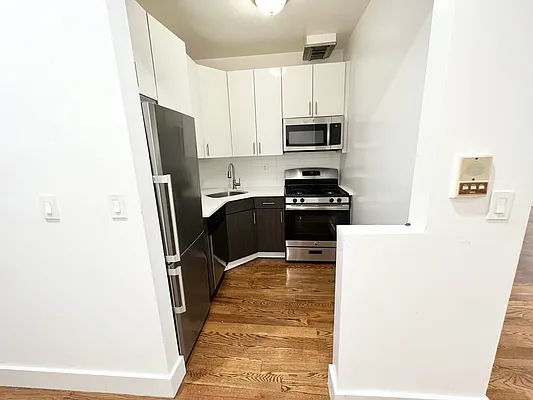 Rented by EastMount Realty LLC | media 16