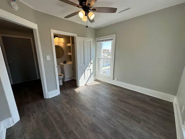 317 11th St #D, Marion, IA 52302