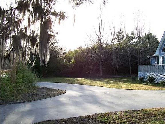 Driveway/Parking Area