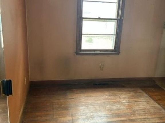 5th image of 16716 Clay St