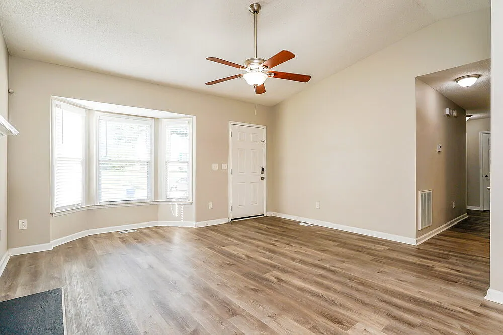 3 bed, 2.0 bath, 1263 sqft, $1,780 — Photo 4