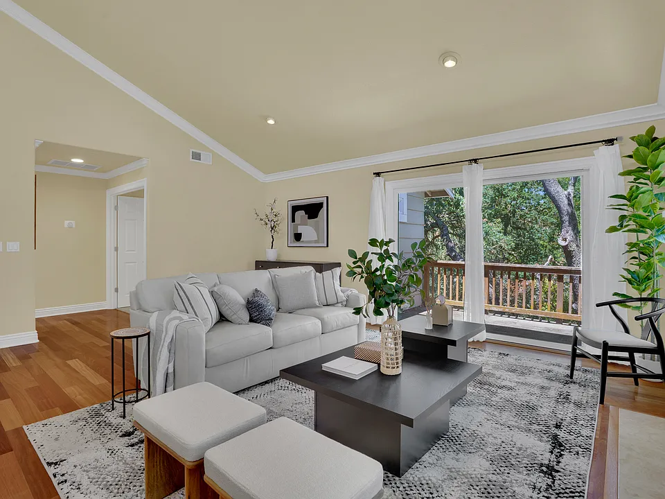 10 Saint Louis Ln