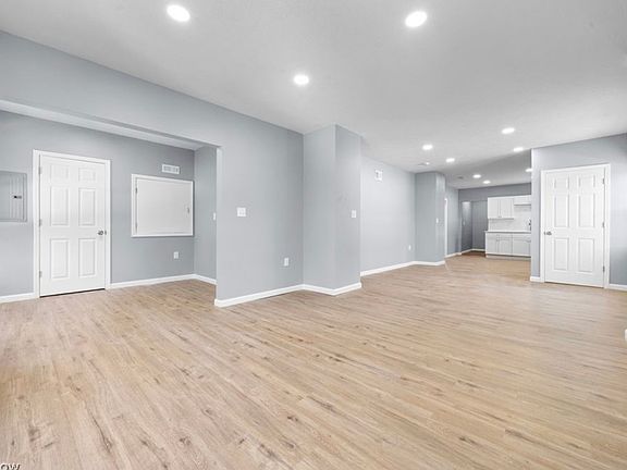 5th image of 3929 Riverside Ave #1