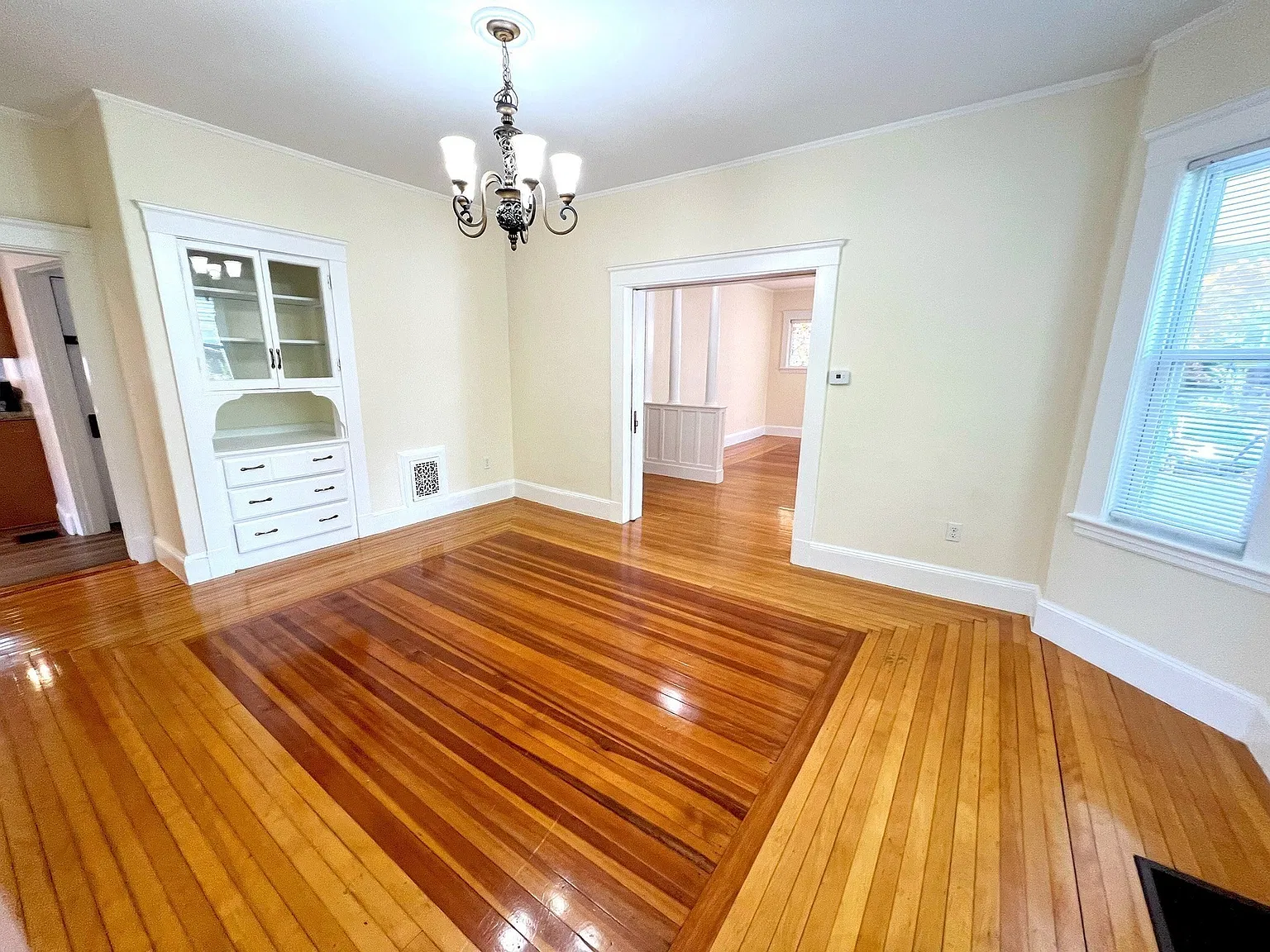 2 bed, 1.0 bath, 1100 sqft, $2,550 — Photo 2
