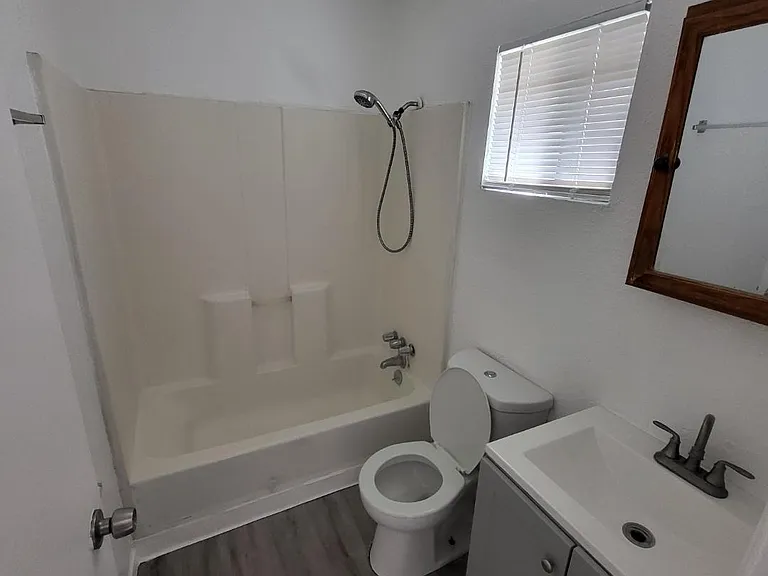 2323 N Mountain View Ave — Photo 4