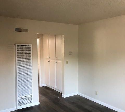 4th image of 208 E Vine St