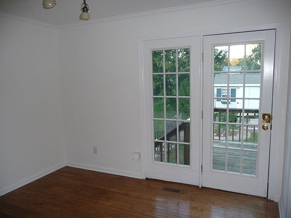 4th image of 528 W Main St