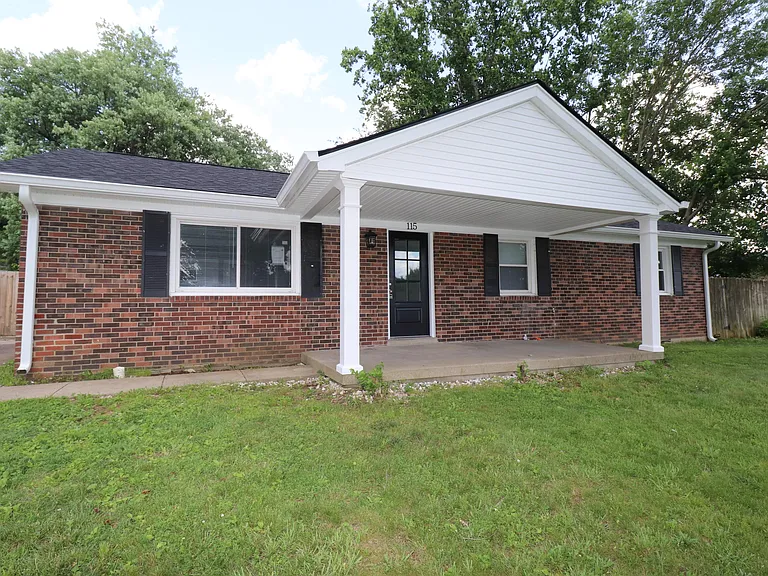 115 Lynwood Dr — Photo 2