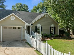 35 Chinaberry Ln, Simpsonville, SC 29680